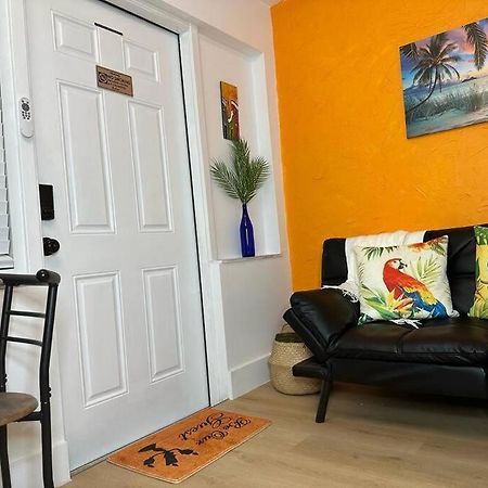 Apartament Sleeps 3, Casa Tropical In Miami Zewnętrze zdjęcie