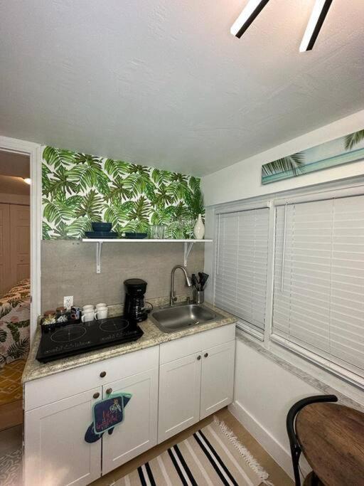 Apartament Sleeps 3, Casa Tropical In Miami Zewnętrze zdjęcie